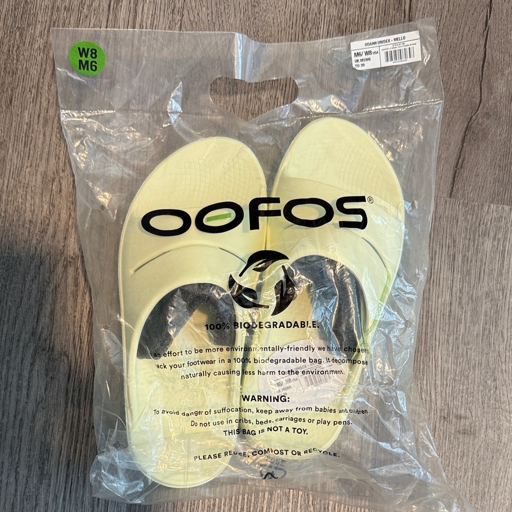 NWT** OOFOS Ooahh Slides